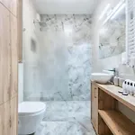 Dom & House Granaria Ii Superior On Granary Island By Renters *