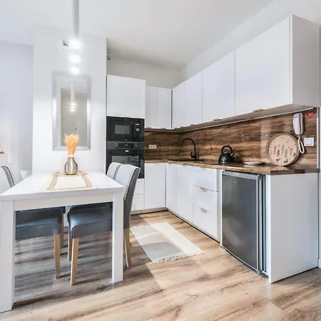 Dom & House Granaria Ii Superior On Granary Island By Renters